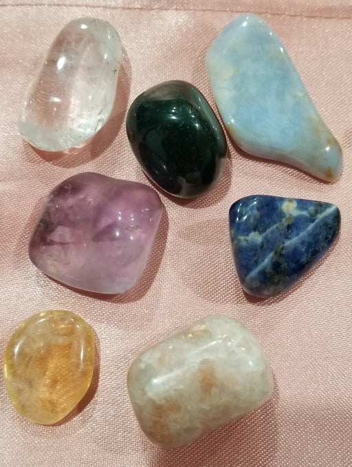 Spiritual Crystal Kit - Balancing your Qi with crystals, featuring Clear Quartz and Citrine for enhancing energy and focus.