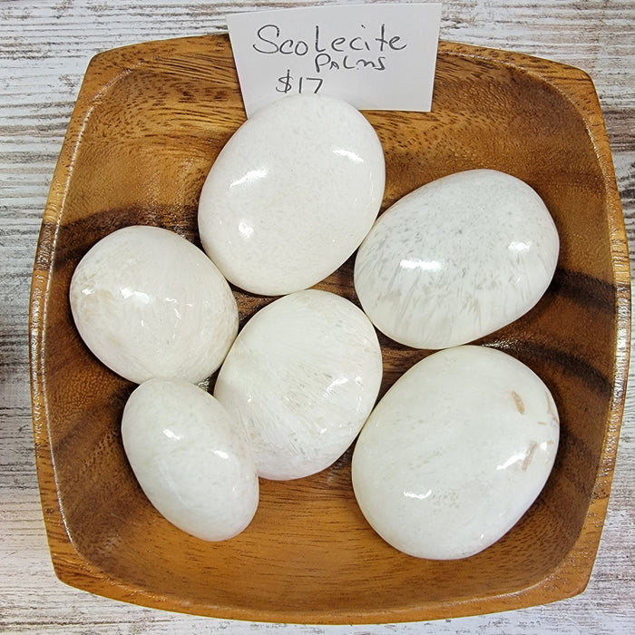 Palm stones - Scolecite